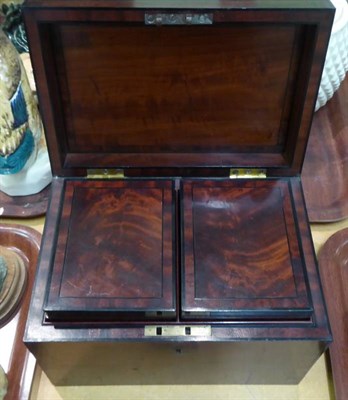 Lot 88 - A George III mahogany two division tea caddy with ebonised string inlay