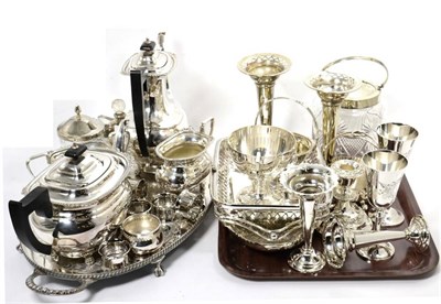 Lot 149 - Two trays of assorted plated wares