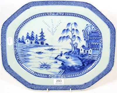 Lot 293 - An 18th/19th century Chinese export blue and white meat plate