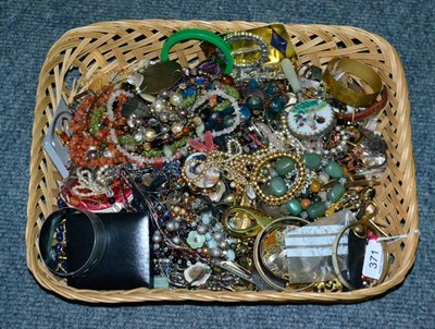 Lot 371 - A collection of costume jewellery, including silver rings, an agate brooch, various gilt metal...