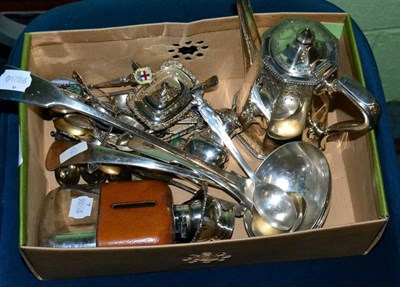 Lot 375 - A quantity of assorted silver plate and crested silver teaspoons