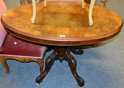 Lot 1119 - A tilt top table