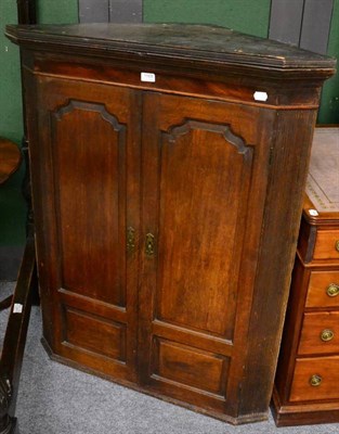 Lot 1168 - An oak corner cupboard