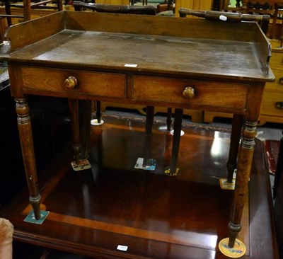 Lot 1422 - A mahogany washstand