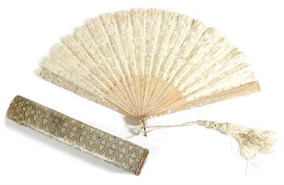 Lot 67 - An Early 20th Century Handmade Brussels Bobbin Lace Fan, mounted on light pink mother of pearl...