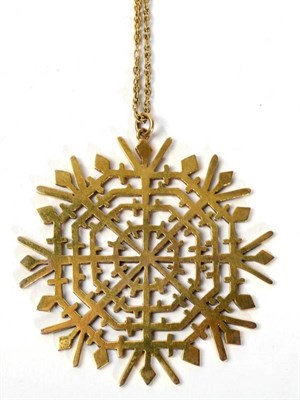 Lot 105 - A 9 carat gold snowflake pendant, on chain, measures 5.5cm in diameter, 22.7g