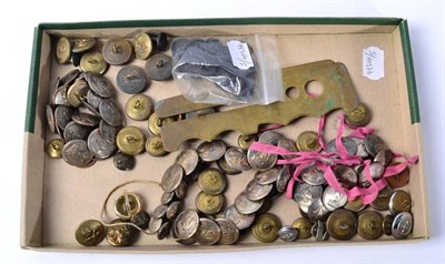 Lot 232 - A large quantity of brass and other livery and military buttons