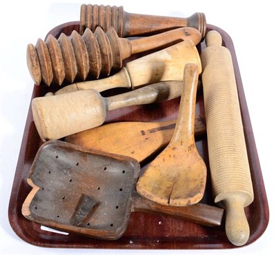 Lot 317 - A tray of 19th century treen kitchenalia including mashers