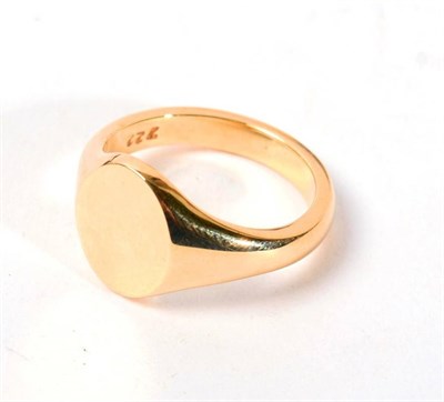 Lot 333 - A 9 carat gold signet ring, 11.1g