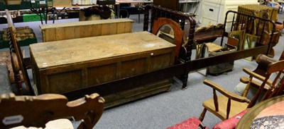 Lot 1182 - A pair of single beds with turned head and foot board
