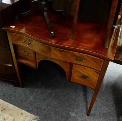 Lot 1215 - An Edwardian mahogany dressing table