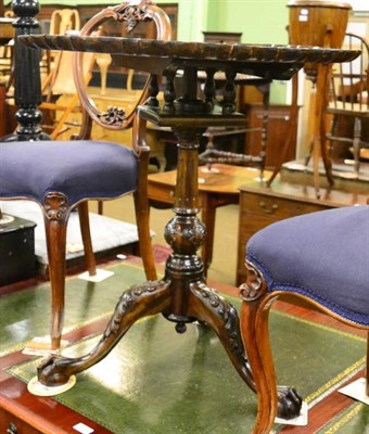 Lot 1318 - A Georgian style mahogany tripod table