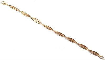 Lot 275 - A 9 carat gold oval hoop link bracelet, length 19cm