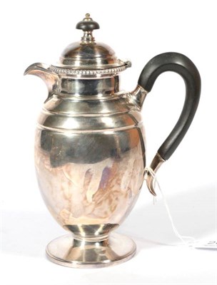 Lot 289 - ~ A silver hot water jug, by Lee & Wigfull, Sheffield, 1920, ovoid pedestal form, 10.7ozt