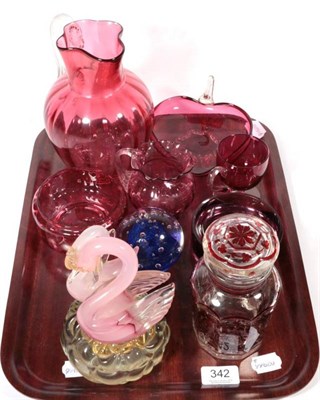 Lot 342 - A tray of assorted cranberry glass and a Venetian style glass ornament in the form of swans