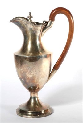 Lot 361 - ~ A silver pedestal hot water jug of George III style, by HL, London, 1911, 16.8ozt