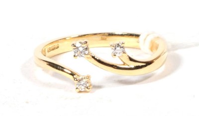 Lot 493 - An 18ct gold diamond set ring, finger size O, 3.1g