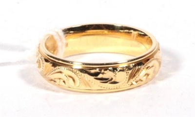 Lot 523 - An 18 carat gold foliate engraved band ring, finger size L1/2