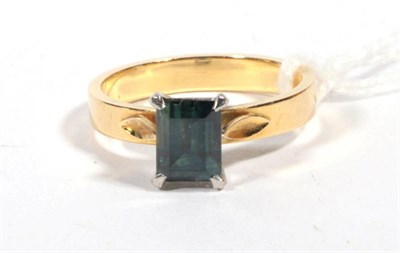 Lot 528 - A sapphire ring, finger size P, stamped '18 PLUD', 5.3g