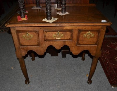 Lot 1438 - George III style oak and cross banded kneehole dressing table, 82cm wide