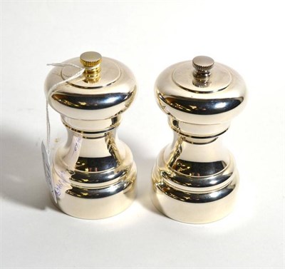 Lot 115 - A pair of modern silver salt and pepper grinders, Carrs, Sheffield 2005, 10cm high (2)
