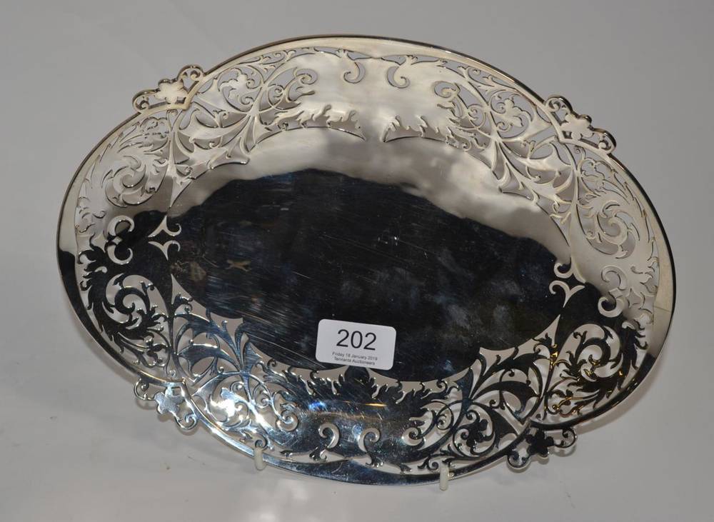 Lot 202 - A shaped oval pierced silver dish, Viners Ltd, Sheffield 1934, 28cm wide, 15.5ozt