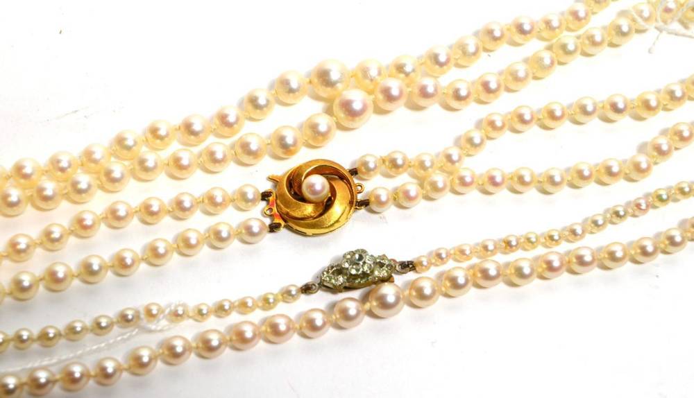 Lot 304 - Two cultured pearl necklaces