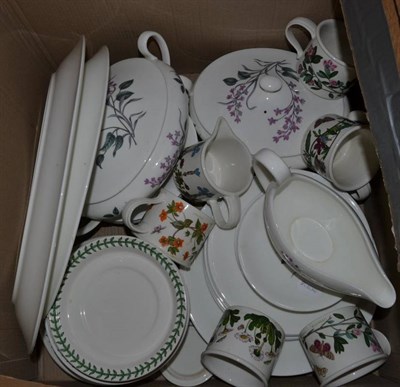 Lot 1014 - A quantity of tableware including Wedgwood 'Lilac' dinnerwares; and a Port Merion teaset