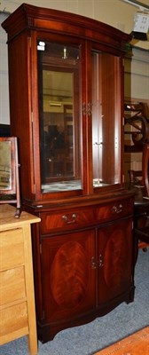Lot 1142 - A William Bartlett Fine Furniture reproduction mirrored and glazed cabinet