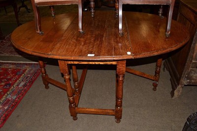 Lot 1252 - An early 20th century oak dropleaf dining table