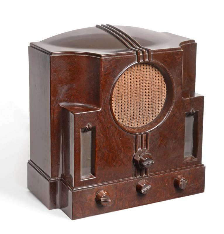 Lot 2063 - Defiant Radio Receiver Model No.900 with internal/external speaker option, in Bakelite case...