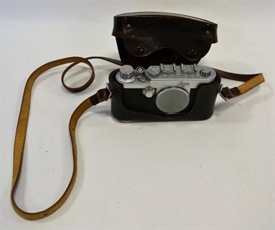 Lot 2130 - Leica Ig Camera Body Only no.909402, with leather case