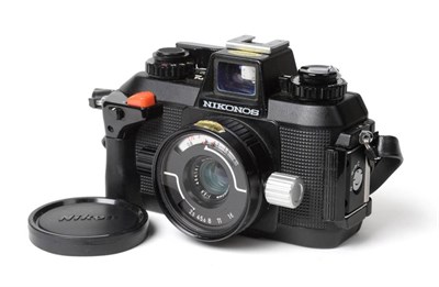 Lot 2143 - Nikon Nikonos Underwater Camera IV-A with Nikkor f2.5 35mm lens, in manufacturers soft case