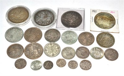 Lot 55 - George V (1910-1936), Silver coins, crowns 1935 (2), halfcrowns 1920, 1931 and 1935, florins...