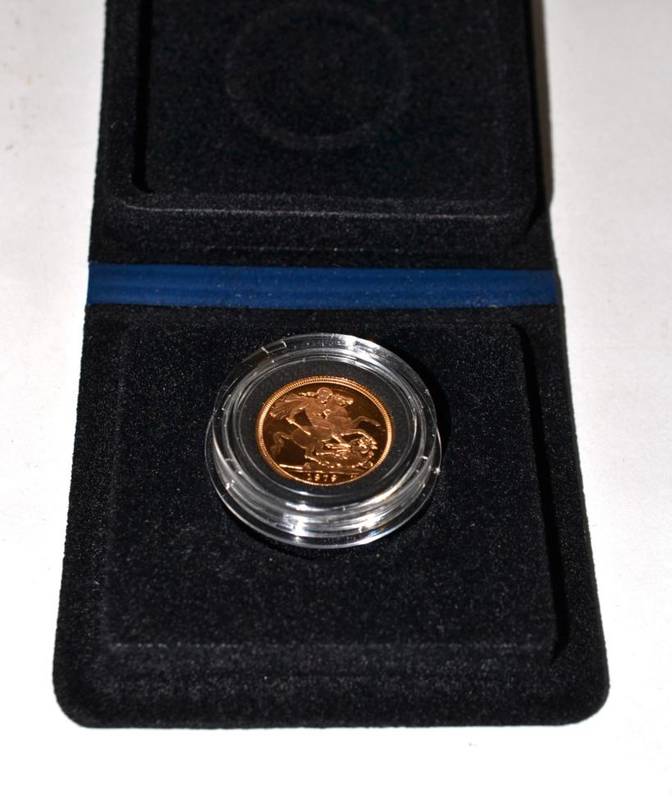 Lot 59 - Elizabeth II (1952-), gold proof Sovereign, 1979, in Royal Mint box and case of issue with...