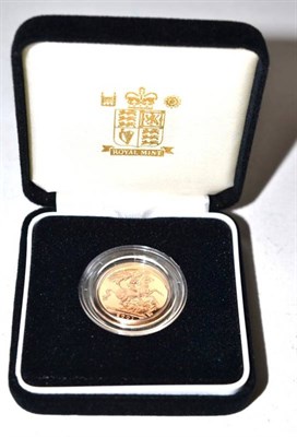 Lot 185 - Elizabeth II (1952-), gold proof Sovereign, 2001, in Royal Mint box and case of issue with...