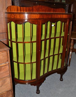 Lot 1278 - A mahogany vitrine cabinet with shaped front