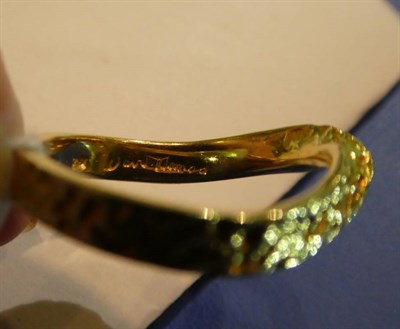 Lot 98 - An 18 carat gold diamond set ring by David Thomas (a.f.) TN/019