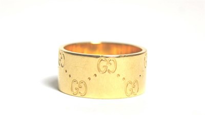 Lot 102 - A Gucci ring, stamped '750'