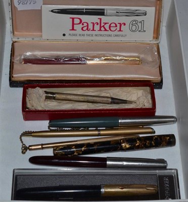 Lot 238 - A Parker 61 fountain pen (boxed); a Mentmore fountain pen; various further Parker pens and...