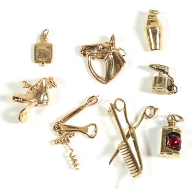 Lot 118 - A 9 carat gold brooch depicting scissors and a comb, length 3.75cm; and seven assorted 9 carat gold