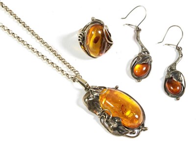 Lot 119 - An amber and silver necklace, ring and earring suite