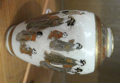 Lot 289 - A Chinese blue and white snuff bottle of rouleau form, seal marks to base, dragon design, 9cm...