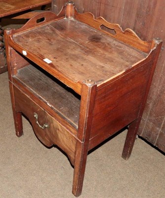 Lot 1298 - A George III mahogany commode