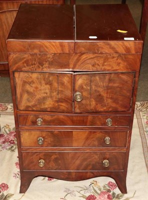 Lot 1333 - A George III mahogany washstand