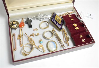 Lot 14 - A group of jewellery to include various 9 carat gold rings; a quantity of 9 carat gold and...