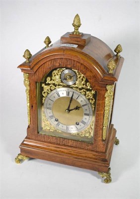 Lot 102 - An oak quarter striking mantel clock