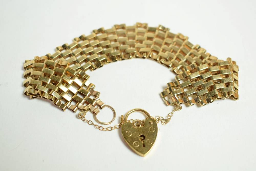 Lot 213 - A gate link bracelet, with a 9 carat gold padlock clasp, length 19cm