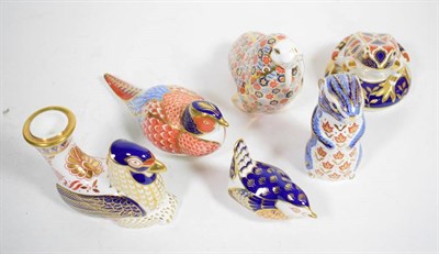 Lot 254 - Royal Crown Derby decorative paperweights including chipmunk; frog; candlesticks; little birds; and
