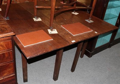 Lot 1228 - George III oak drop leaf dining table